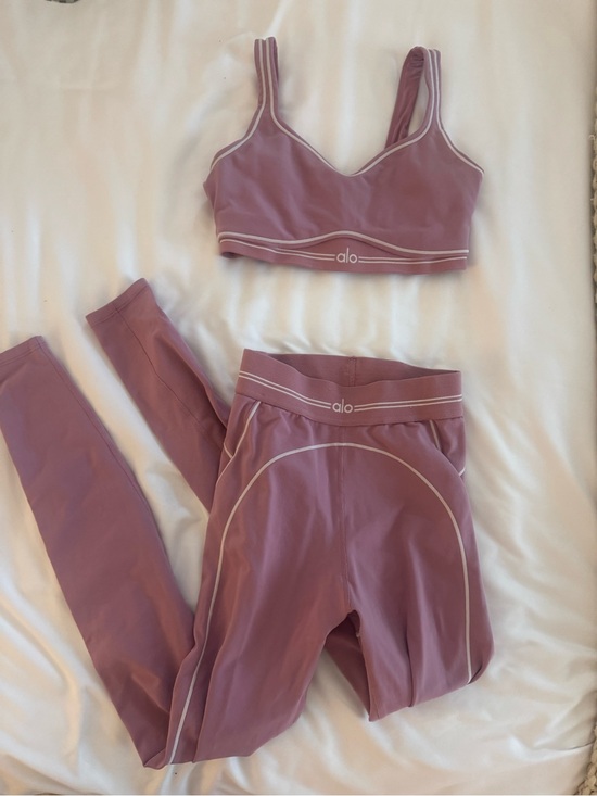 ALO Yoga Tops - alo // airbrush heart throb set